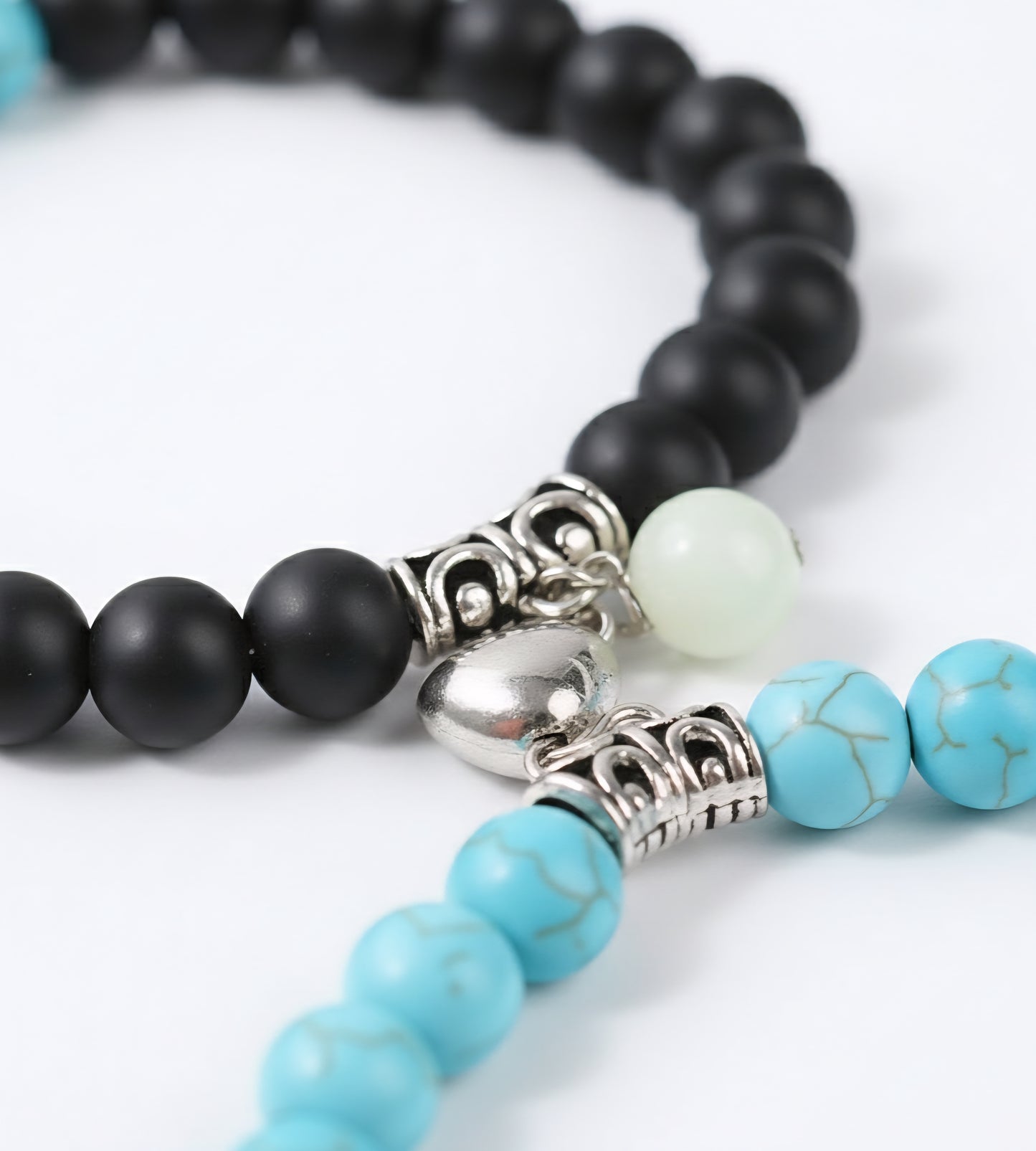 2Pcs Matching Couple Bracelets for Women Men Heart Charm and Glow in the Dark Bead for Boyfriend Girlfriend Mother Daughter Son Farther Siblings Stretch