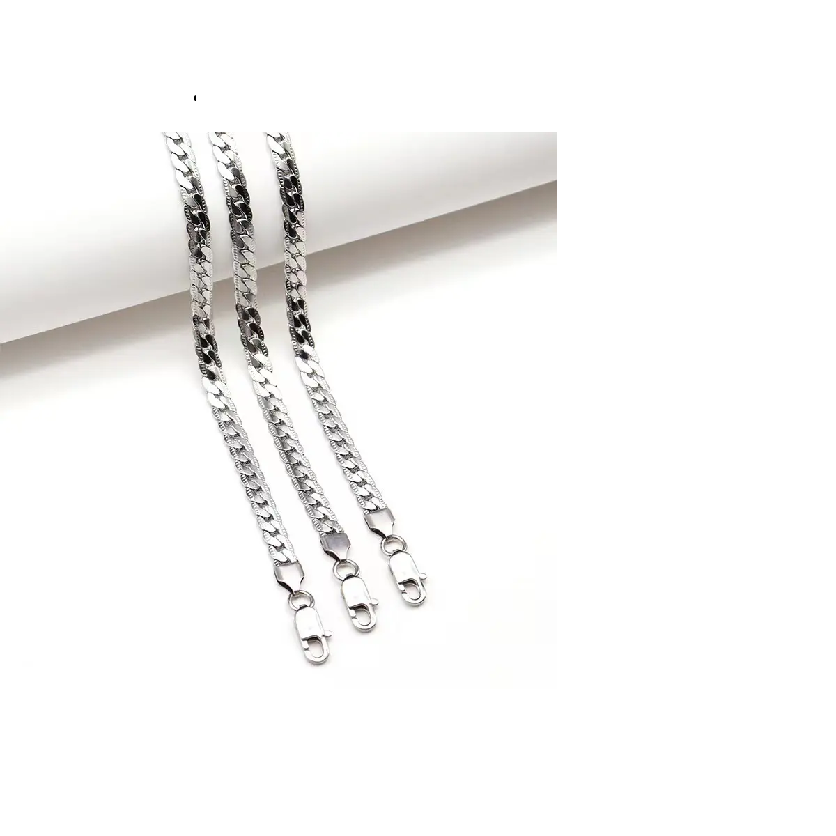 Silver Tone Cuban Link Chain Necklace for Men and Women – Stainless Steel Flat Curb Chain, Classic Unisex Jewelry Embossed Non-Tarnish Waterproof