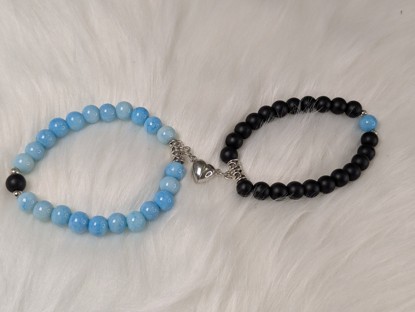 2Pcs Matching Couple Bracelets for Women Men Heart Charm and Glow in the Dark Bead for Boyfriend Girlfriend Mother Daughter Son Farther Siblings Stretch