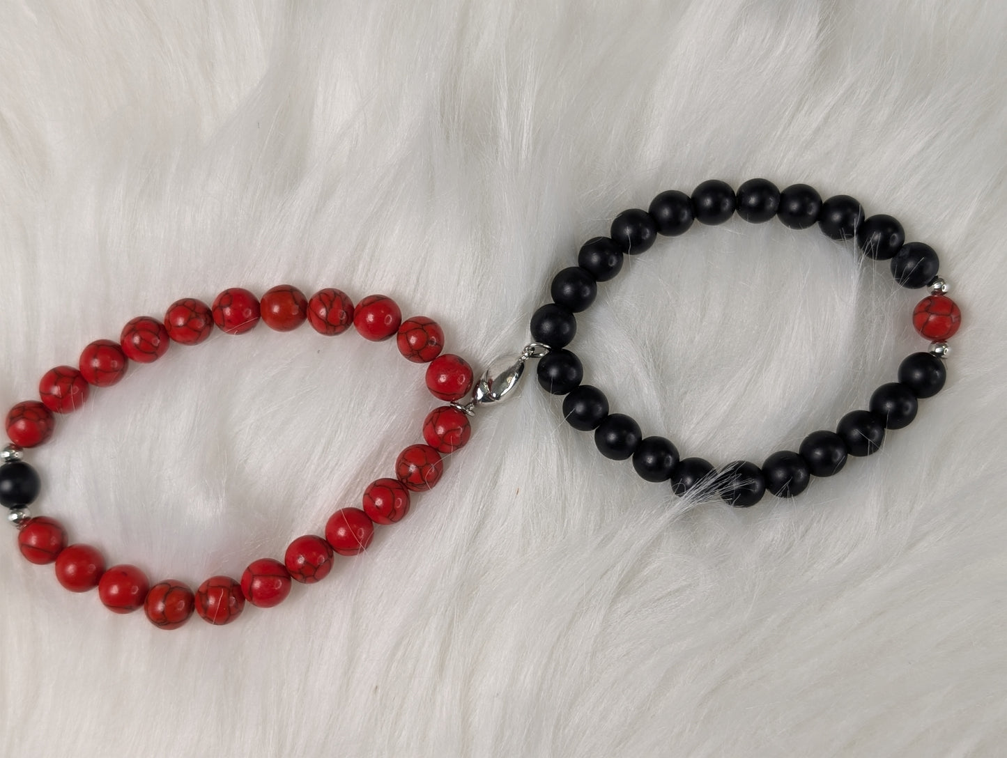 2Pcs Matching Couple Bracelets for Women Men Heart Charm and Glow in the Dark Bead for Boyfriend Girlfriend Mother Daughter Son Farther Siblings Stretch