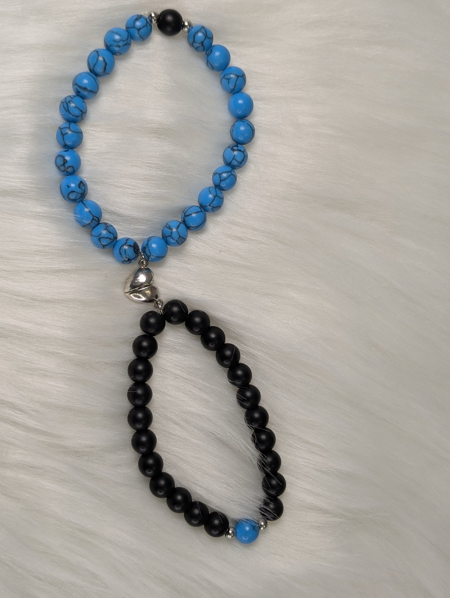2Pcs Matching Couple Bracelets for Women Men Heart Charm and Glow in the Dark Bead for Boyfriend Girlfriend Mother Daughter Son Farther Siblings Stretch