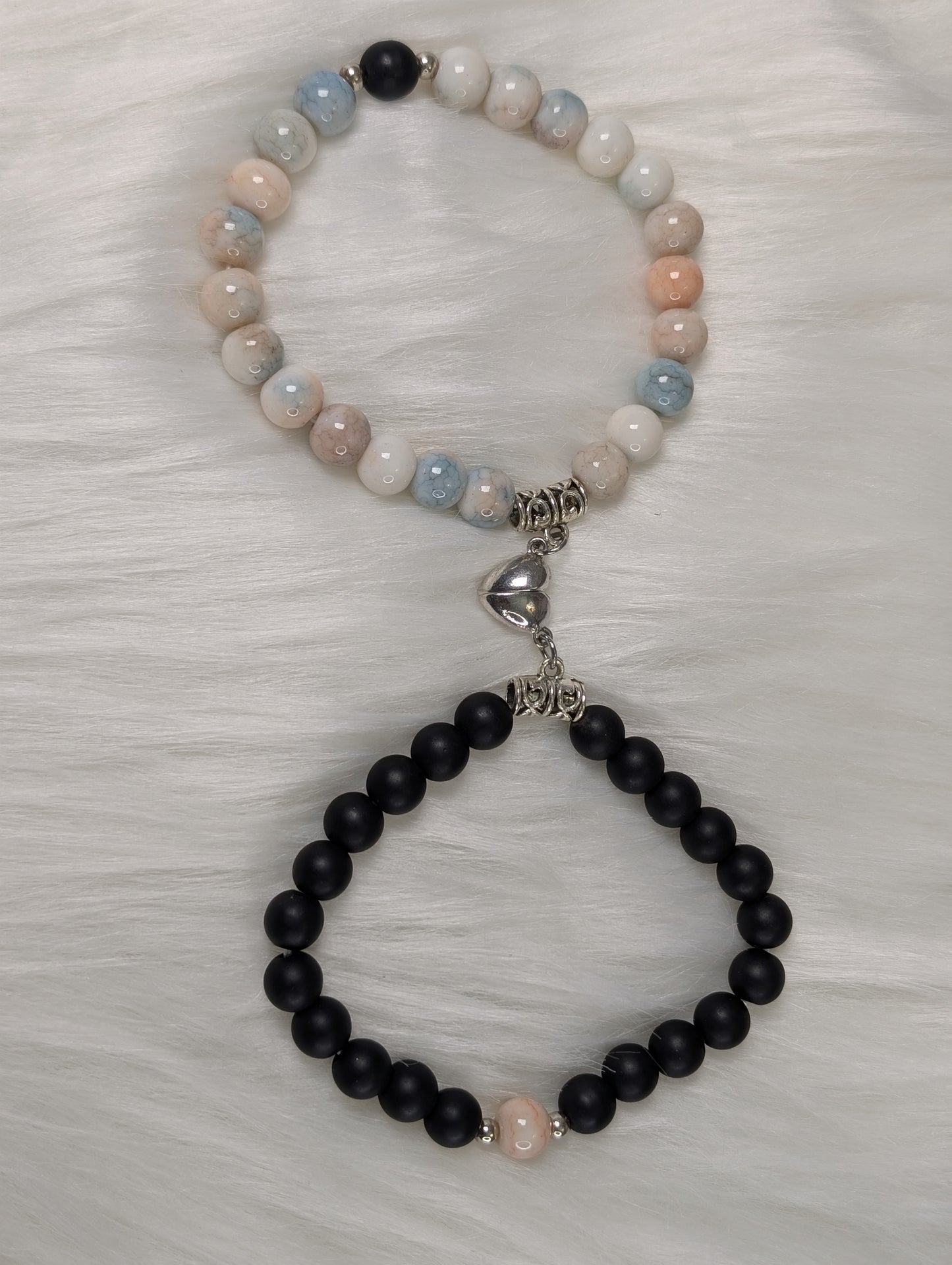 2Pcs Matching Couple Bracelets for Women Men Heart Charm and Glow in the Dark Bead for Boyfriend Girlfriend Mother Daughter Son Farther Siblings Stretch